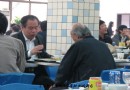 中餐是热闹的数百人团体自助餐