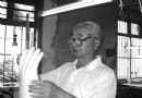 我为“神七”宇航员做手套模型-雕塑瓷厂老瓷工丰恒成的航天梦