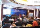 老婆问：拍卖师为什么没有人举牌还闭着眼睛一万一万往上喊价？