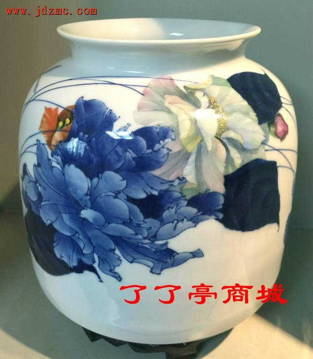 《山花》青花斗彩．张学文(景德镇学院陶瓷美术教授，硕士生导师)