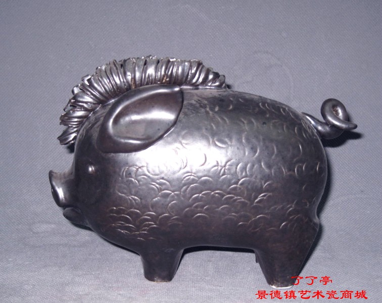 《生肖猪》雕塑·周国桢（陶瓷美术教授、国家级大师评委）