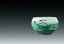 戴玉梅&#8194;古彩“莲香鸟语图”瓶 成交价：RMB 184000