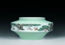 王秋霞 陶熔圣火-自由体操 粉彩瓷瓶 成交价：RMB:89,600
