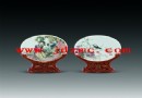 刘雨岑、方云峰合作 粉彩双面瓷板插屏RMB 30,000-40,000拍卖价：48，300